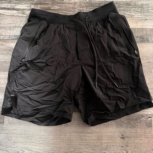 men’s lululemon shorts! (licence to train)